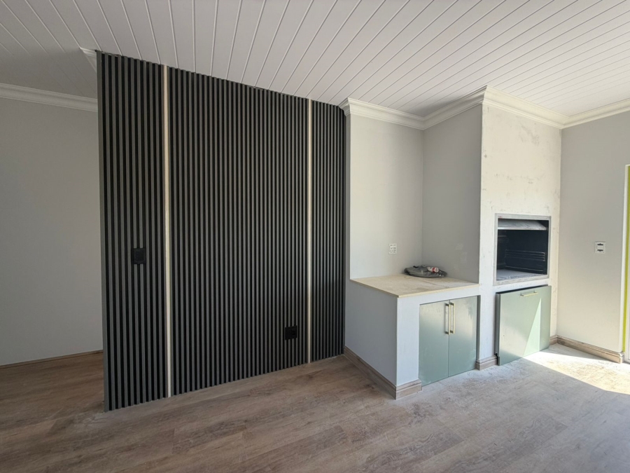 3 Bedroom Property for Sale in Fraaiuitsig Western Cape